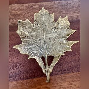 Vintage 1950 Brass Virginia Metalcrafters Sugar Maple Leaf Trinket Dish 4x5”